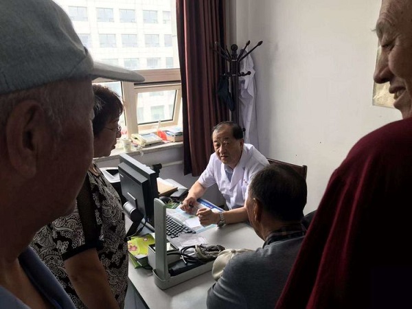 夏海波教授義診.jpg