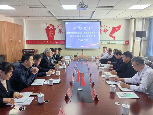 主題教育丨赤峰學(xué)院黨委委員、副校長(zhǎng)楊占君一行到赤峰學(xué)院第二附屬醫(yī)院（赤峰市腫瘤醫(yī)院）調(diào)研指導(dǎo)主題教育工作